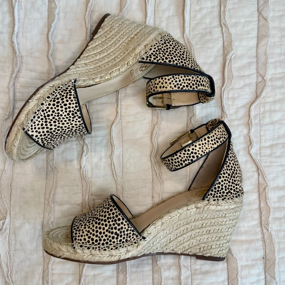 Vince Camuto Leera Wedge Sandals Natural Spotted Calf Hair Size 7 - Picture 2 of 6